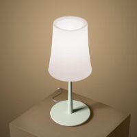 Foscarini Birdie Easy LED-Tischleuchte in der Farbausführung Salbeigrün