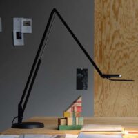 Belux Lifto LED Tischleuchte mit Fuß in der Farbe Schwarz