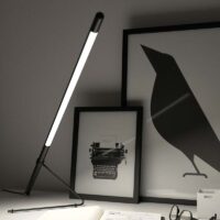 Belux Tubo LED Tischleuchte in Schwarz online kaufen bei LAMPADA