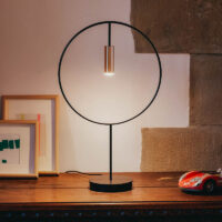 Estiluz Revolta M-3637 LED Tischleuchte mit charakteristischem Design