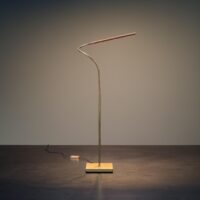 CATELLANI & SMITH Lola T LED-Tischleuchte im angeschalteten Zustand