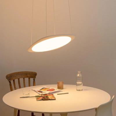 GRAU Flying LED-Pendelleuchte Tischambiente