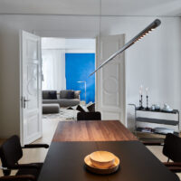 Tecnolumen LUM 195 LED-Pendelleuchte in Chrom im moderenen Raumambiente