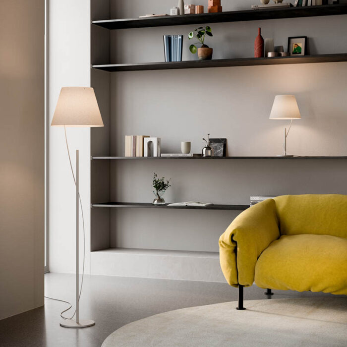 Lodes Hover LED-Tischleuchte und Stehleuchte in moderer Wohnraumumgebung