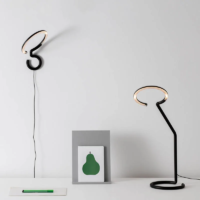Artemide Vine Light Table LED-Tischleuchte und Wandleuchte.