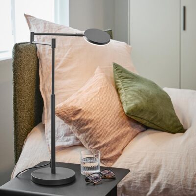Holtkötter Plano T LED-Tischleuchte mit Tastdimmer als Nachttischleuchte