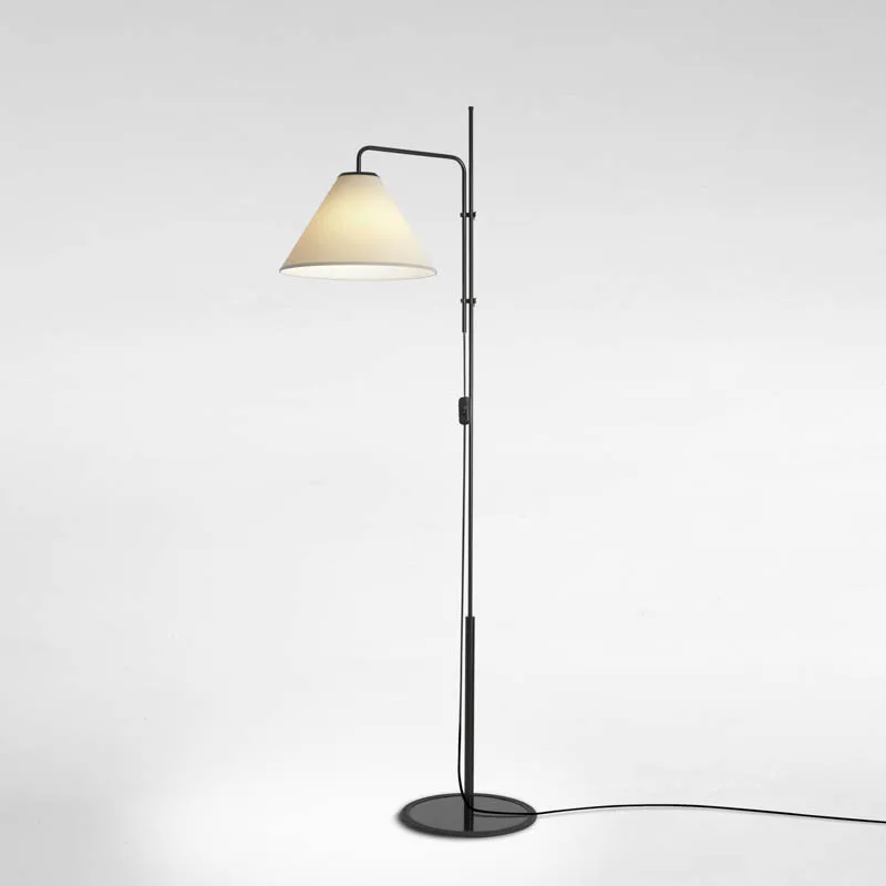 Marset Funiculi Fabric Stehleuchte mit beigen Schirm