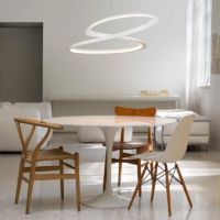 Nemo Kepler Minor LED-Pendelleuchte Weiss über Esstisch