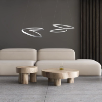 Nemo Kepler Petite LED-Pendelleuchte über Wohnzimmer Tisch