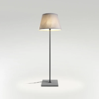 Marset TXL 2019 170 Outdoor Stehleuchte mit beigem Leuchtenschirm