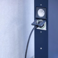 Roger Pradier Tétra N° 4 LED-Pollerleuchte mit Steckdosen – Bild 2