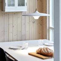 LOOM Design MOJA 42 LED-Pendelleuchte Weiß Ambiente