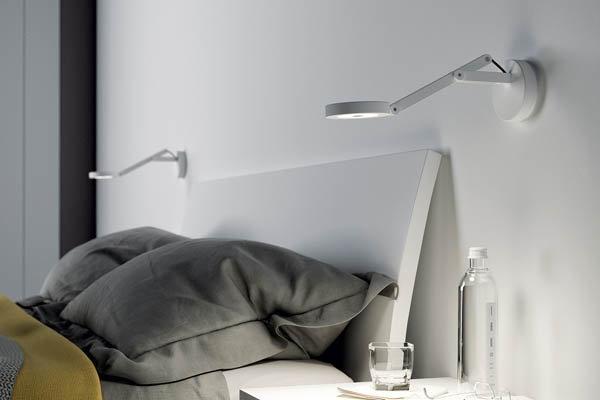 Leselampe am Bett mit verstellbarem Leuchtenarm