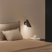 Nachttischbeleuchtung im Schlafzimmer mit Vibia Wandleuchten