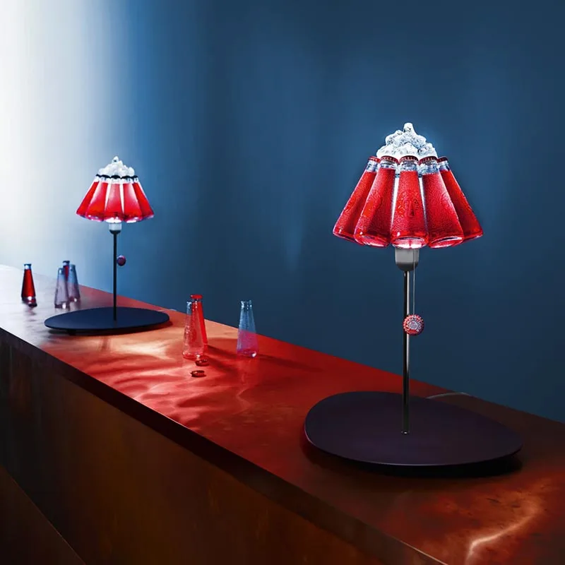 Ingo Maurer Campari Bar Tischleuchte im schicken Bar Ambiente