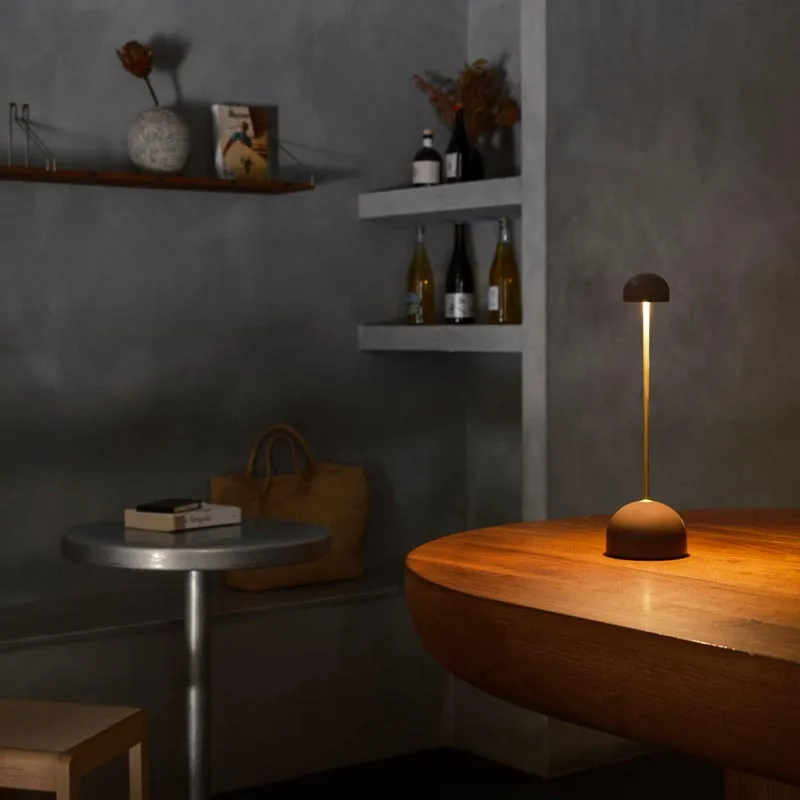 Marset Sips LED Akku-Tischleuchte in braun-gold