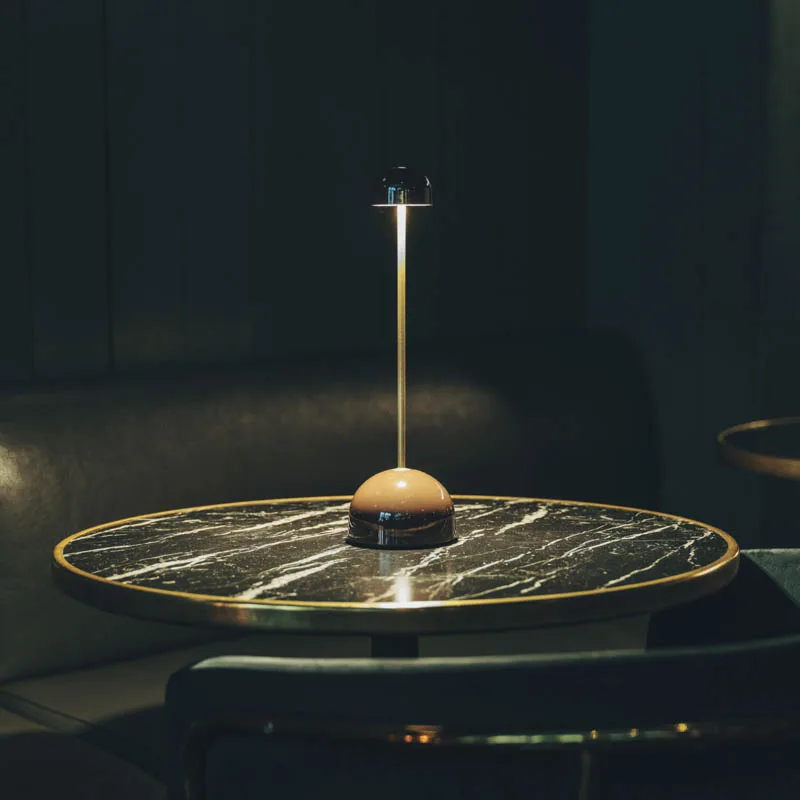 Marset Sips LED Akku-Tischleuchte in braun-gold – Bild 7