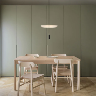 Vibia Flamingo Mini 1575 LED-Pendelleuchte über dem Esstisch