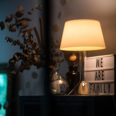 Foscarini Chapeaux V LED-Tischleuchte mit Schirm aus geblasenem Glas