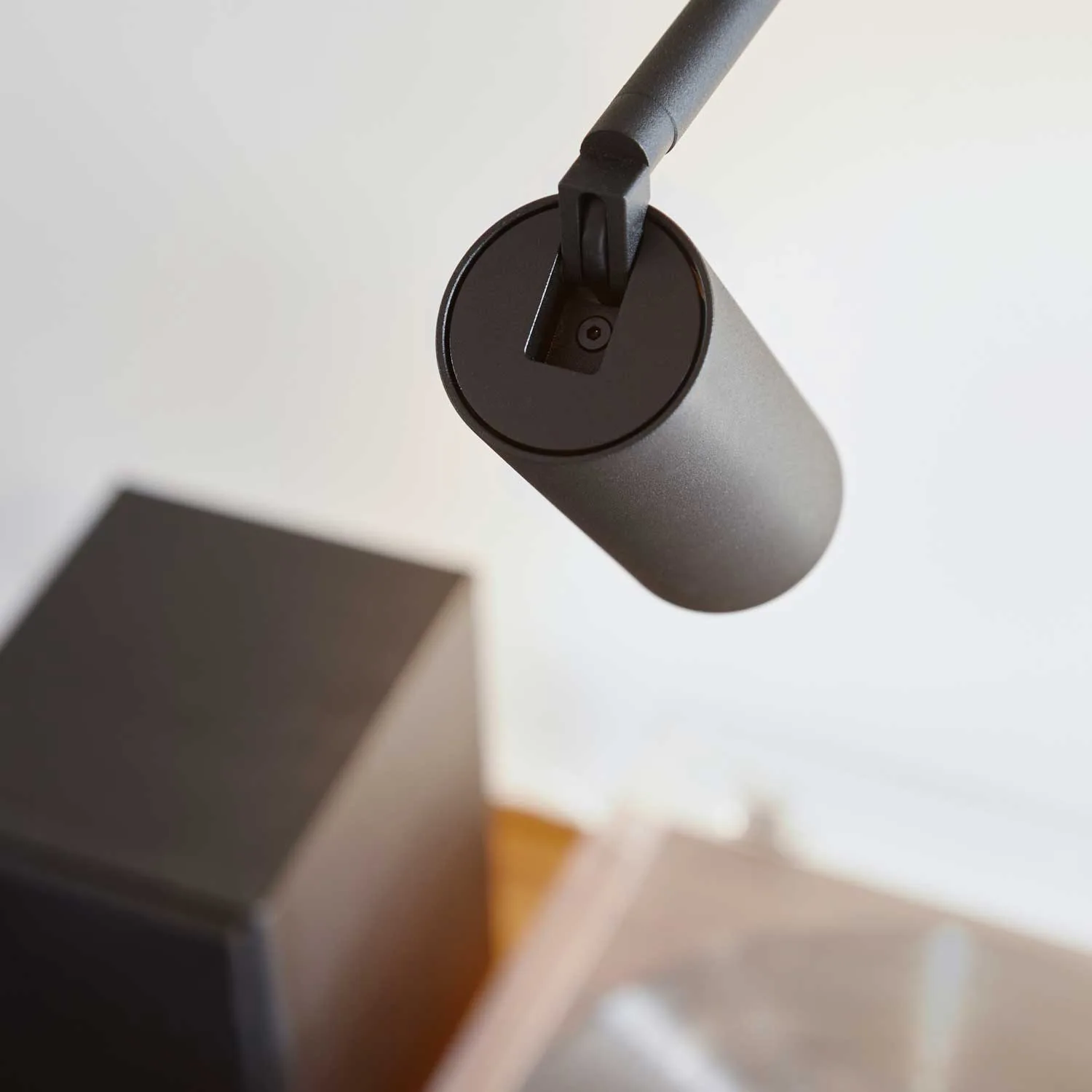 LOOM Design Iris LED-Wand- und Deckenleuchte – Bild 2