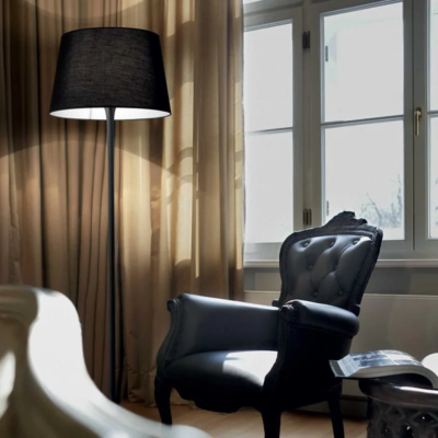Ideal Lux London Stehleuchte schwarz im Wohnraum