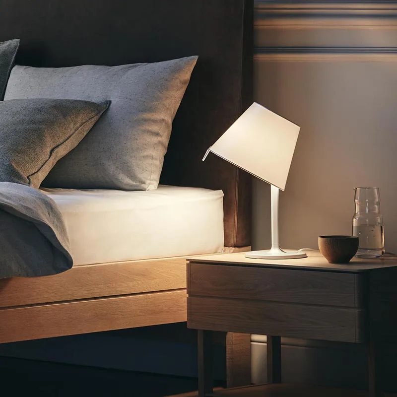 artemide-melampo-notte-tischleuchte-ambiente Artemide Melampo Notte Nachttischleuchte