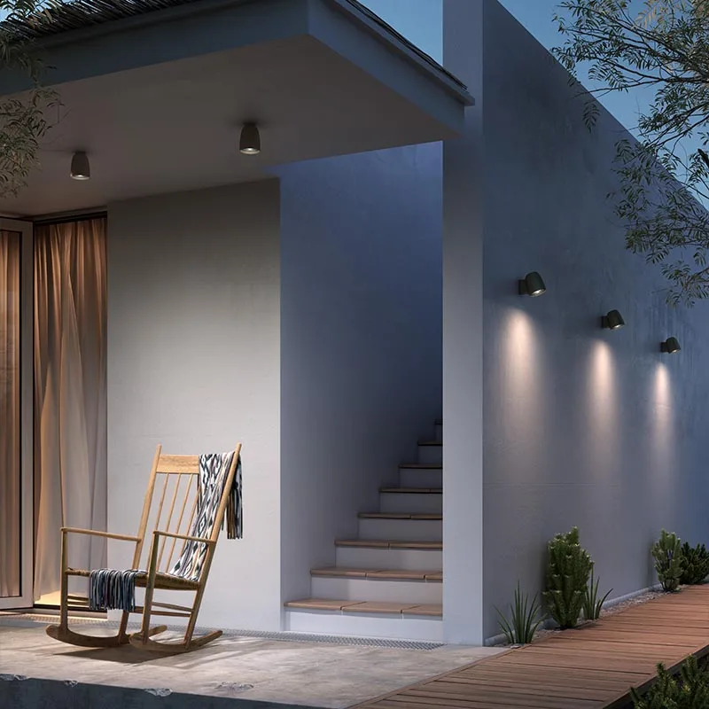 Charmante Außenbeleuchtung von Wänden und Fassaden mit Wandleuchten von Bover