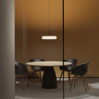 Die LED Pendelleuchte Belux Oto 34 im Meeting Room
