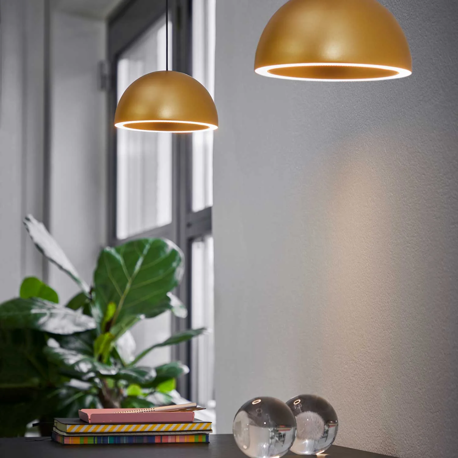 LOOM Design Curve Gold LED-Pendelleuchte – Bild 3