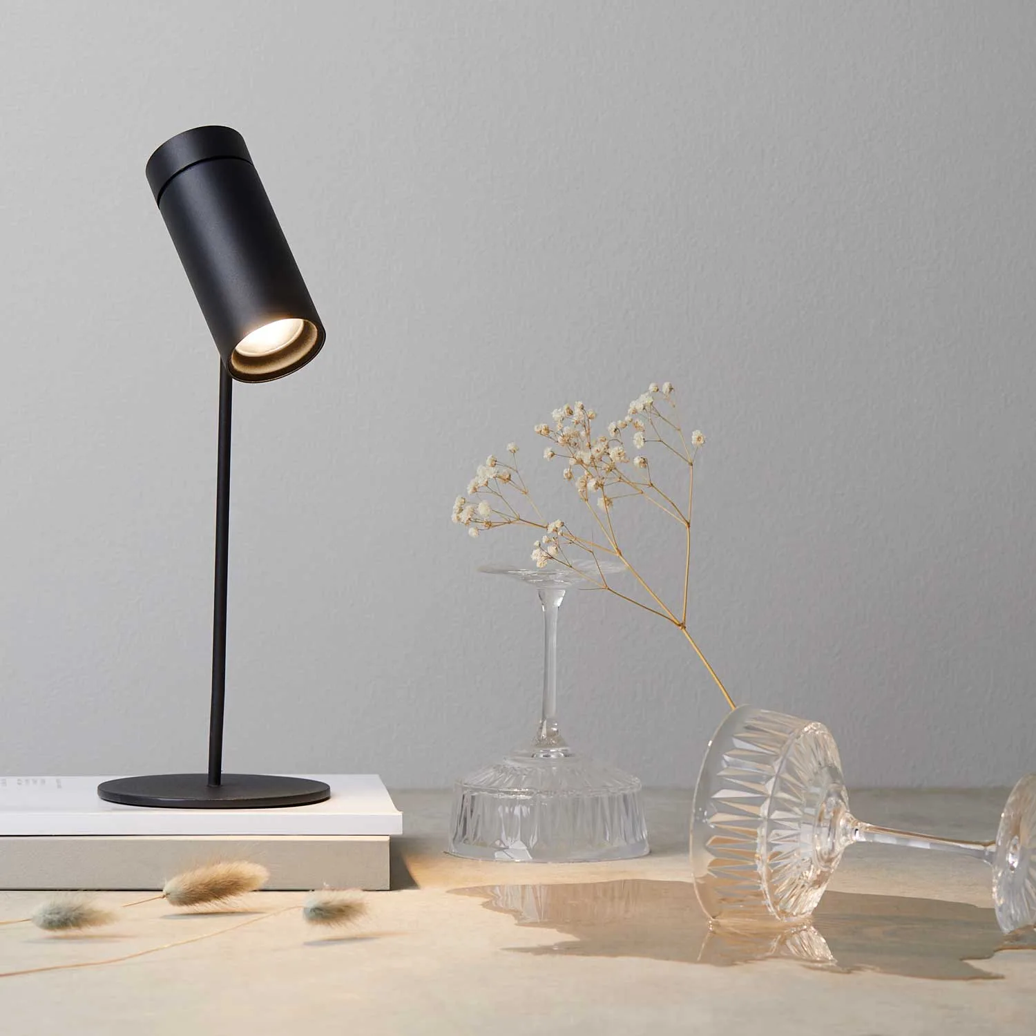 LOOM Design Sia Click Spot Akku-Tischleuchte Schwarz
