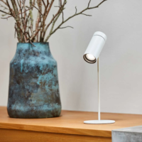 LOOM Design Sia Click Spot Akku-Tischleuchte Weiss