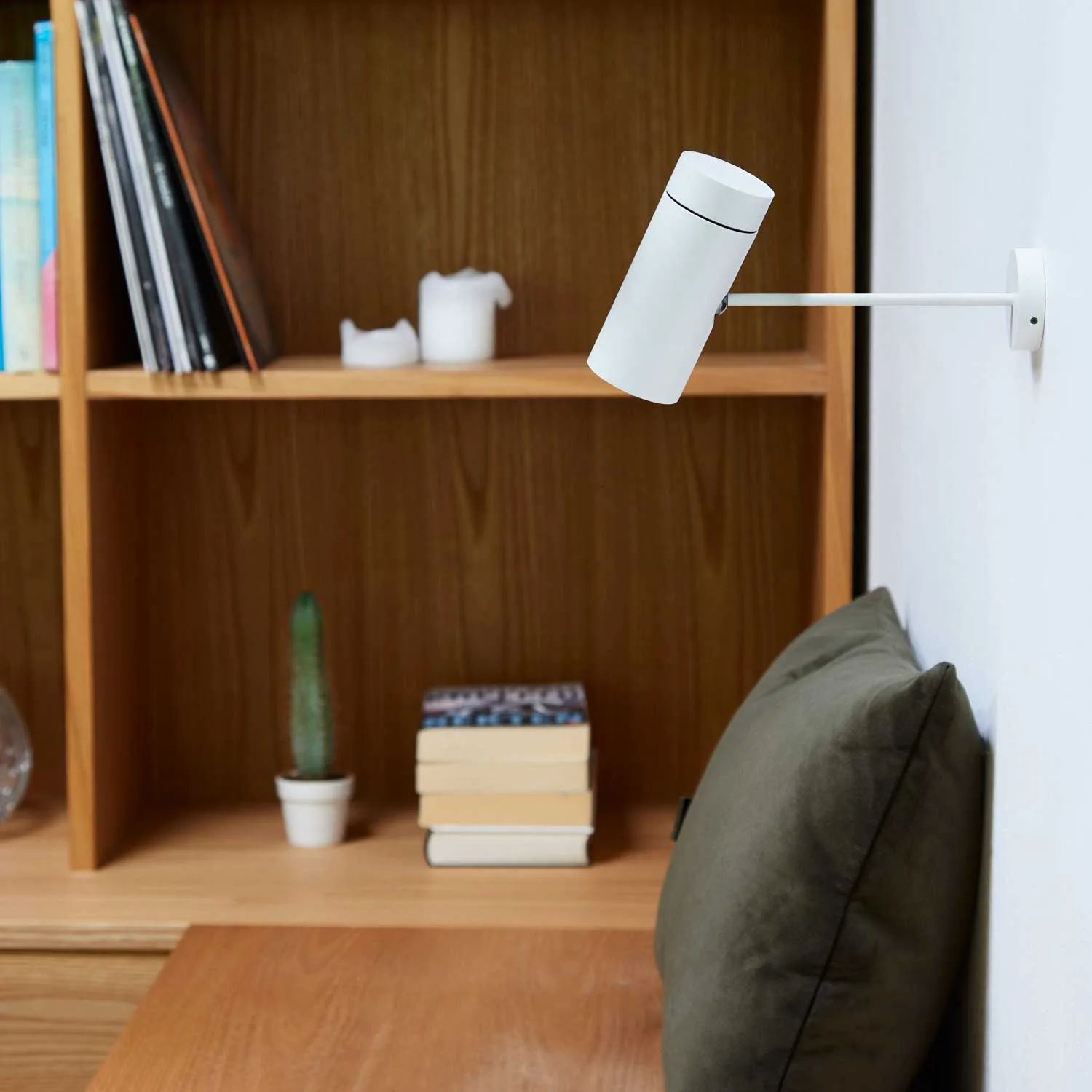 LOOM Design Sia Click Spot Akku-Wandleuchte Weiss