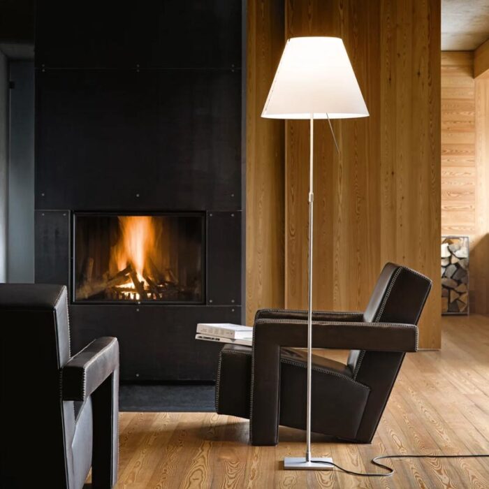 Luceplan Costanza Stehleuchte Alu mit Dimmer im Wohnraum