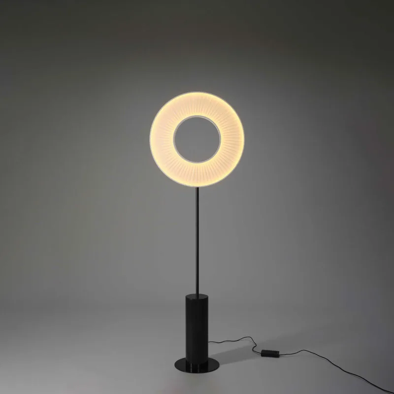 10 HEURES 10 Iris Floor Totem 50 Stehleuchte schwarz