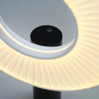 10 HEURES 10 Iris Table 50 Tischleuchte – Bild 3