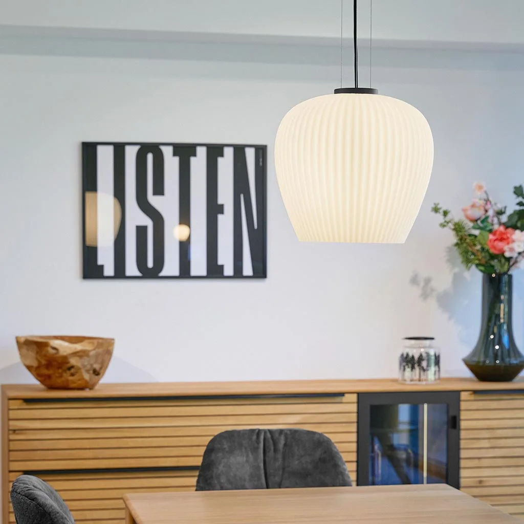 Holtkötter Liv Pendelleuchte über Esstisch