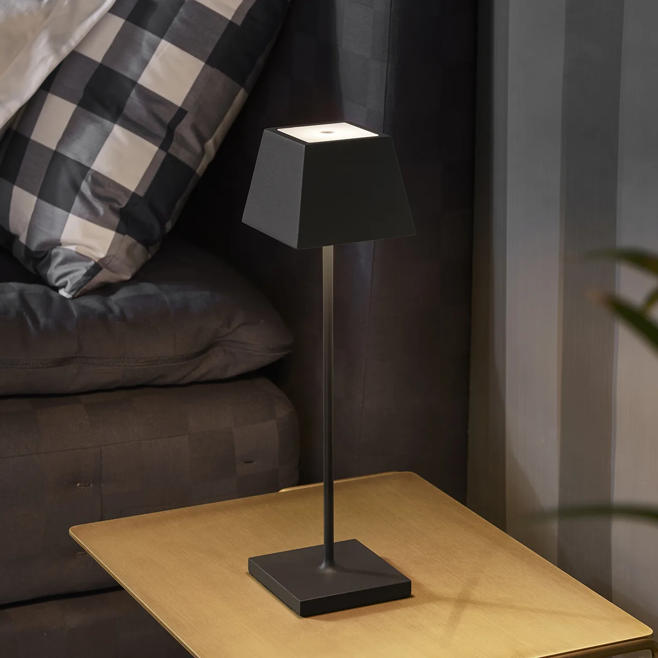 Sigor Nuindie Mini Akku Tischleuchte eckig nachtschwarz