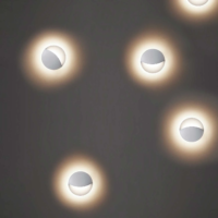 LOOM Design Smiley LED Wandleuchte Weiss matt IP65 – Bild 5