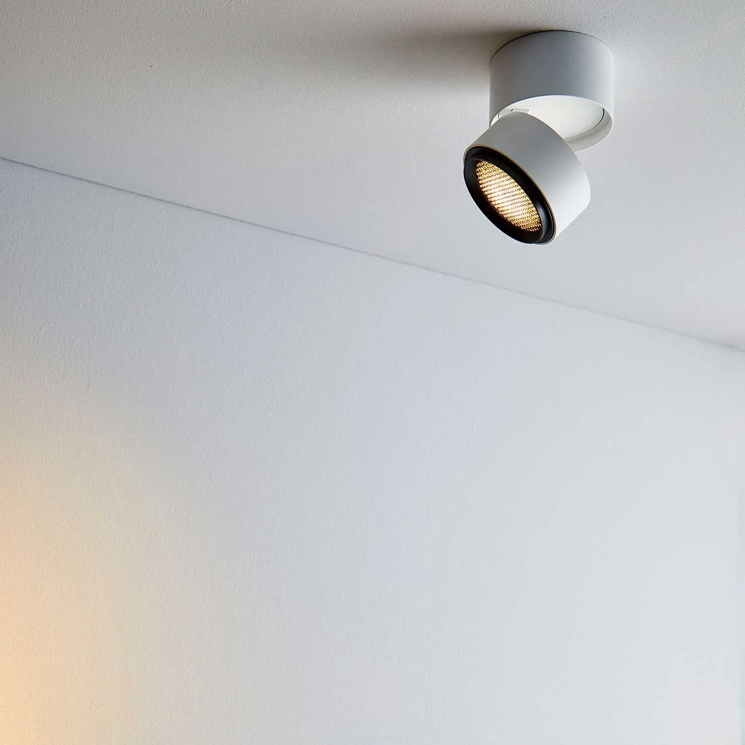 loom-design-ray-spot-large-deckenleuchte_weiss-ambiente