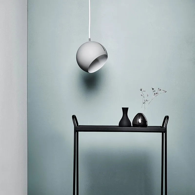 NYTA Pendelleuchte Tilt Globe weiss matt Rückläufer – Bild 2