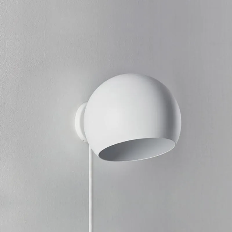 NYTA Wandleuchte Tilt Globe Wall Short weiss matt weiss