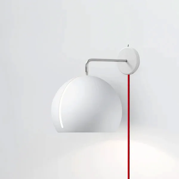 NYTA Wandleuchte Tilt Globe Wall weiss matt rot