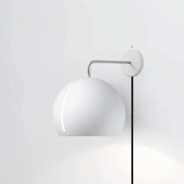 NYTA Wandleuchte Tilt Globe Wall weiss matt schwarz