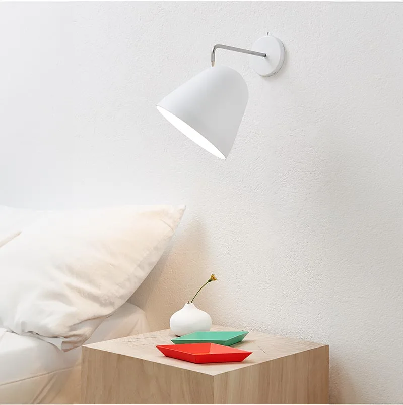 NYTA Wandleuchte Tilt Wall als Nachtischleuchte