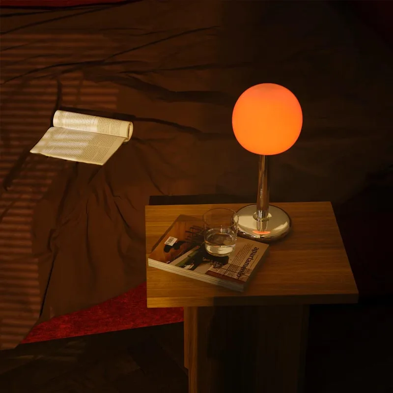 GRAU Fire Table Tischleuchte Poliert am Tisch