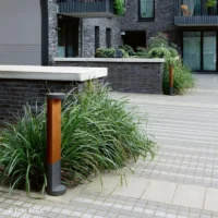 BEGA Pollerleuchte mit Accoya®-Holz – Bild 5