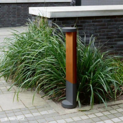 BEGA Pollerleuchte mit Accoya®-Holz Ambiente
