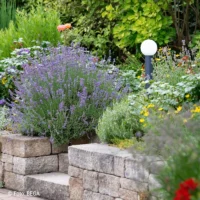 Bega Garten- und Wegeleuchte Boom freistrahlend mit Opalglas-Glasschirm – Bild 3