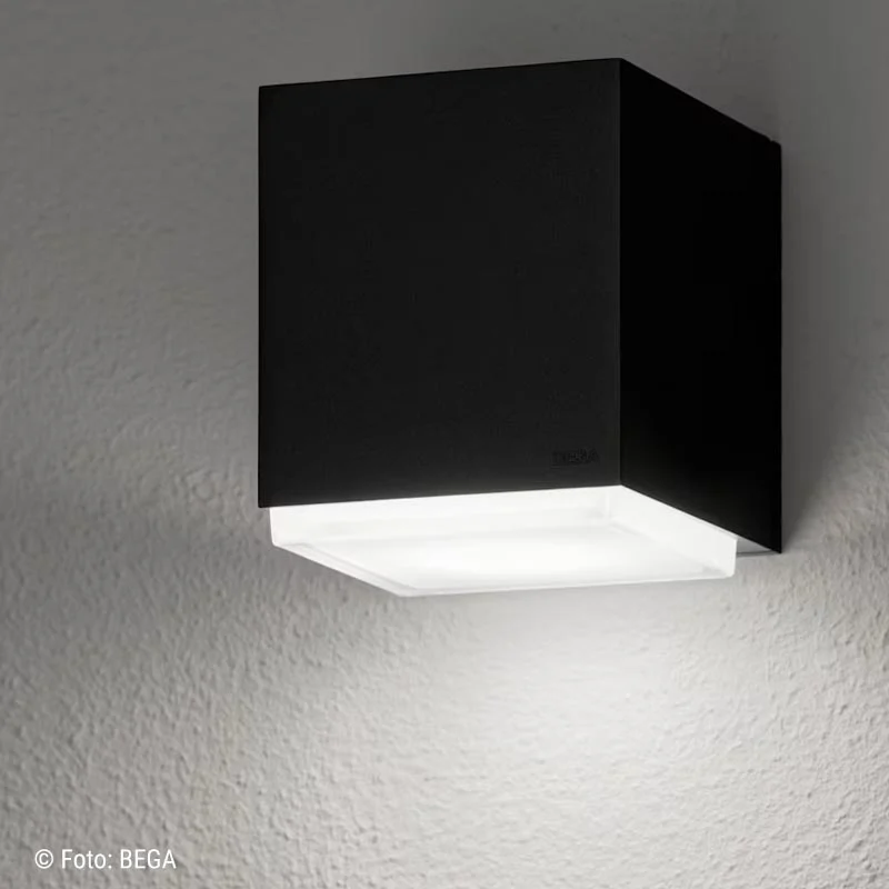 BEGA Wandleuchte mit abgeblendetem Licht - Downlight – Bild 4