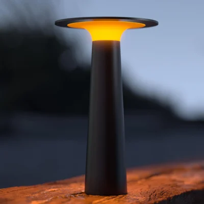 IP44.DE Lix Casambi ready Akku-Tischleuchte Jet Black Ambiente Bild
